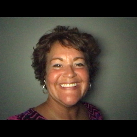 Meet your Posher, Stephanie - Picture 1 of 1